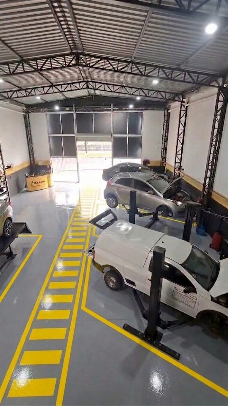 Piso epóxi finalizado na oficina Delta Autocenter